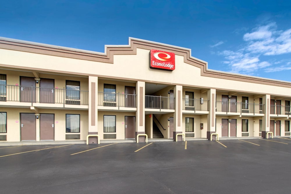 Book Econo Lodge In Lenoir City Hotels Econo Lodge Lenoir City