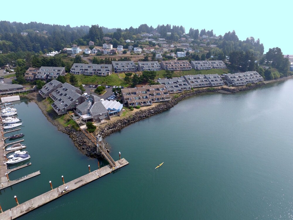 Book Embarcadero Resort Hotel Marina In Newport Hotels Embarcadero Resort Hotel Marina Newport Lake View