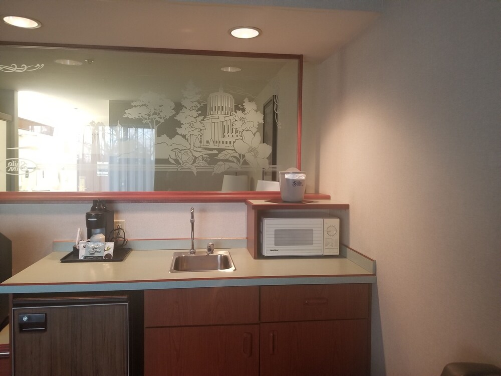 Book Shilo Inn Suites Salem In Salem And Vicinity Hotels Com