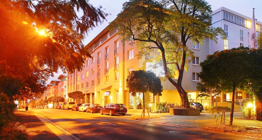Best Western Macrander Hotel Dresden In Book On Hotels Best Western Macrander Hotel Dresden