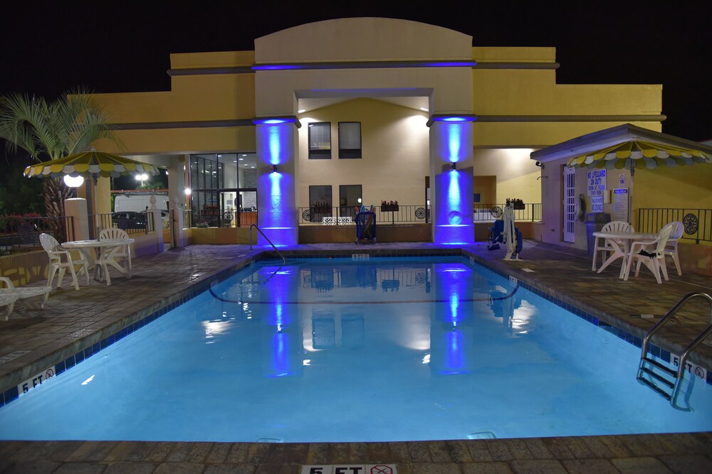 Book Days Inn By Wyndham Ladson Summerville Charleston In Days Inn By Wyndham Ladson Summerville Charleston Outdoor Pool