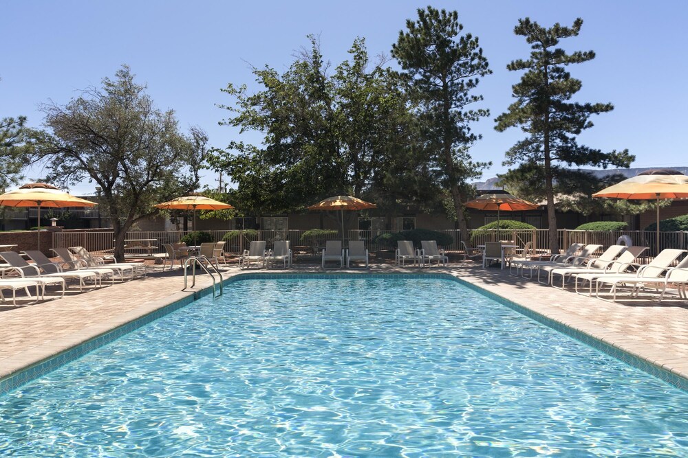 Kayenta Monument Valley Inn In Book On Hotels Kayenta Monument Valley Inn Outdoor Pool