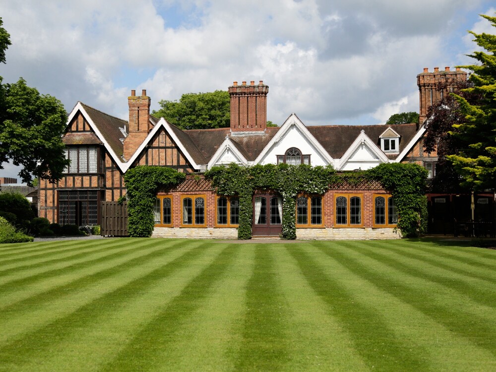 Macdonald Alveston Manor Hotel & Spa, StratforduponAvon Info, Photos, Reviews Book at