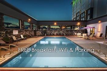 Picture of Carriage House Inn in Calgary