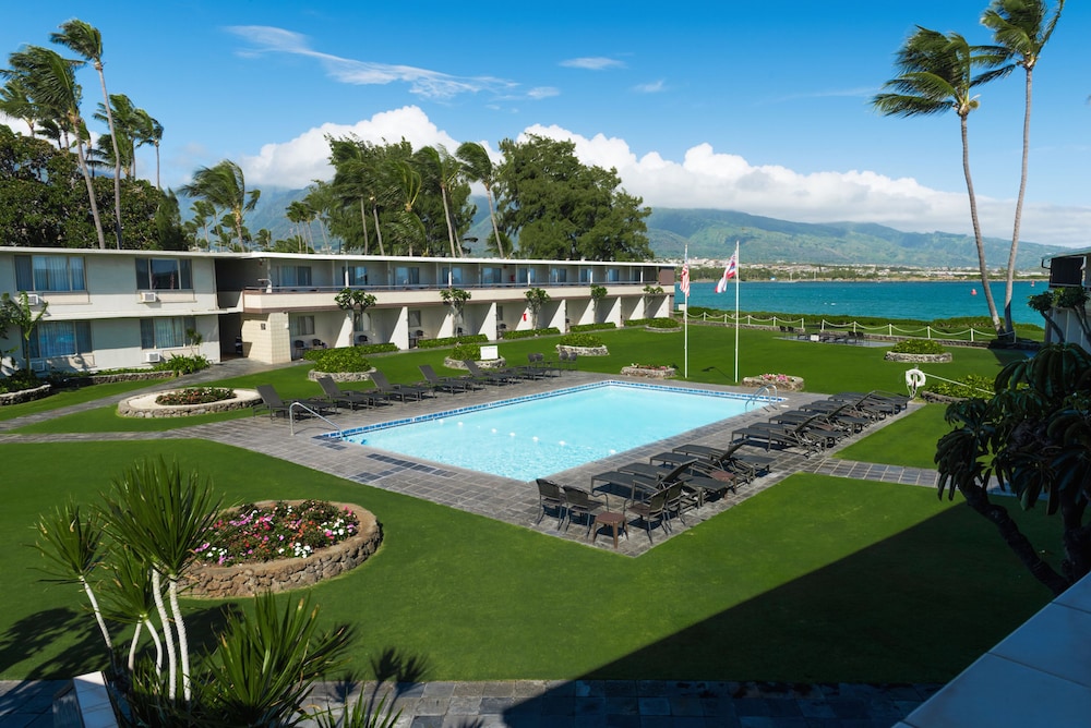Book Maui Seaside Hotel in Kahului