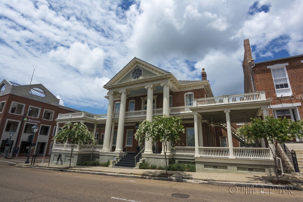 Book Guest House in Natchez