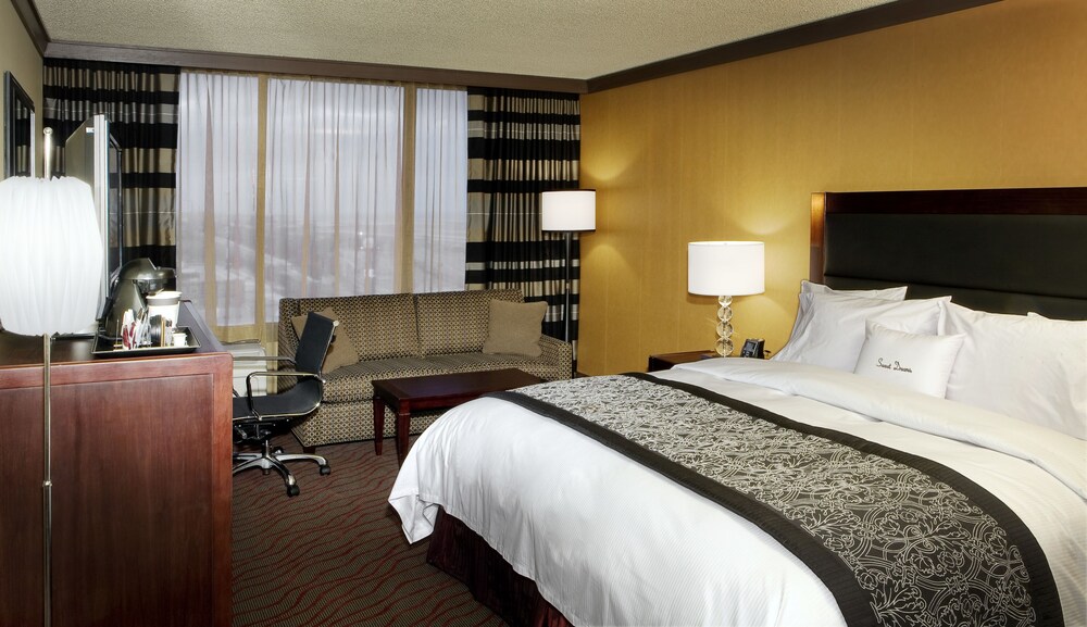 Book DoubleTree by Hilton Cleveland Downtown Lakeside in Cleveland
