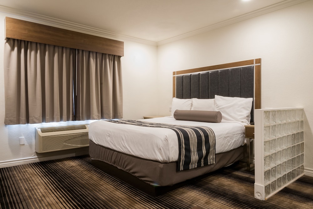 Book Rodeway Inn Suites Pacific Coast Highway In Harbor City Rodeway Inn Suites Pacific Coast Highway Harbor City