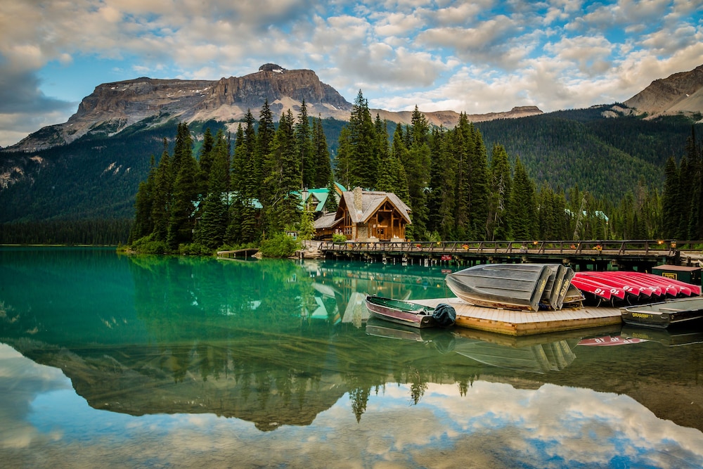 Book Emerald Lake Lodge In Field Hotels