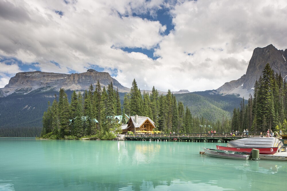 Book Emerald Lake Lodge In Field Hotels