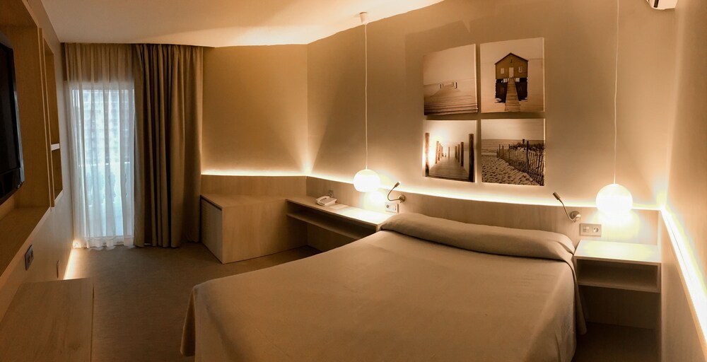 Hotel Bernat Ii Calella Spain Calella Hotel Discounts Hotels Com