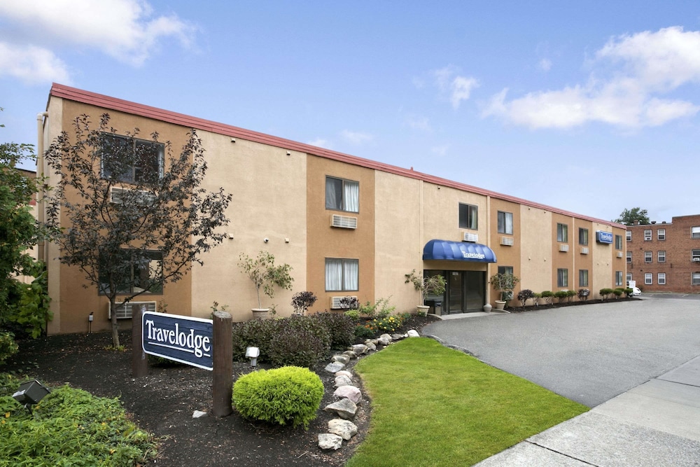 lakewood california hotels