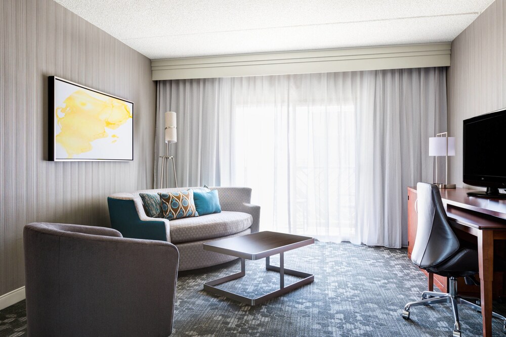 Book Courtyard By Marriott Scottsdale Old Town In Courtyard By Marriott Scottsdale Old Town Suite 1 Bedroom Guest Room