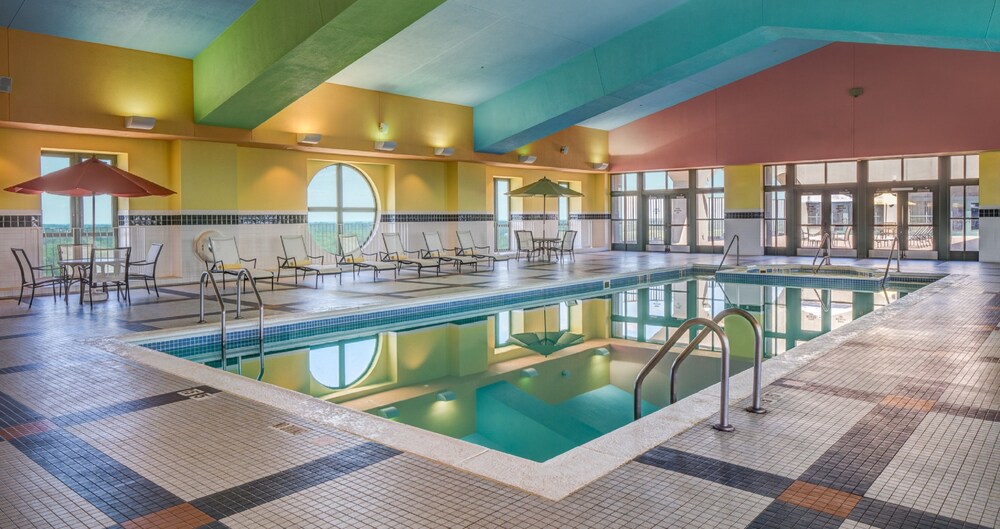 Book Holiday Inn Express Springfield In Hotels Holiday Inn Express Springfield Pool