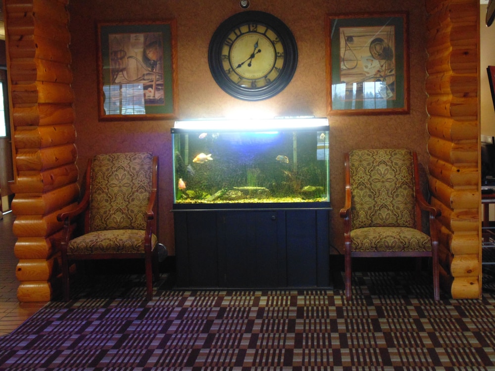 Book American Inn And Suites Houghton Lake In American Inn And Suites Houghton Lake Lobby