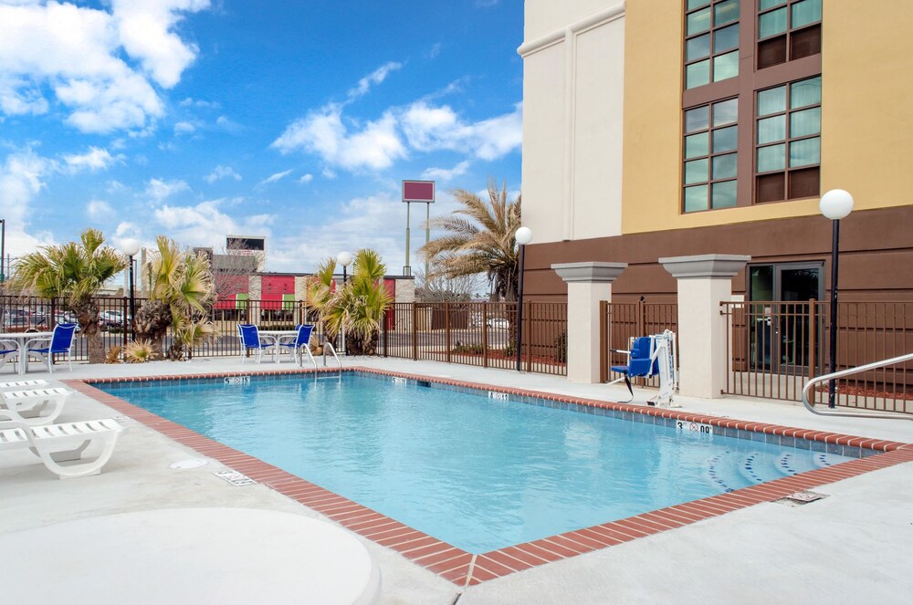 Book Comfort Inn Suites Biloxi D Iberville In Hotels Comfort Inn Suites Biloxi D Iberville