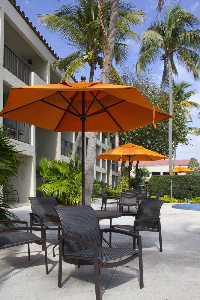 Book Shulas Hotel Golf Club In Miami Lakes Hotelscom
