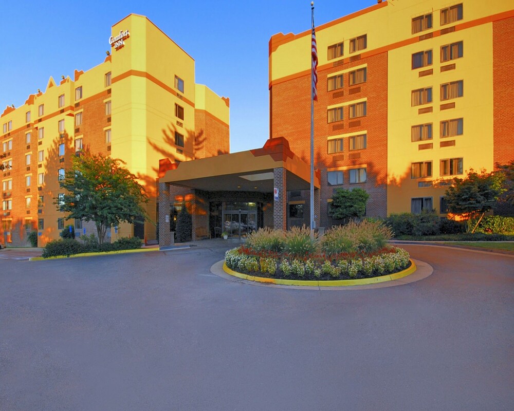 Book Comfort Inn University Center In Fairfax Hotels