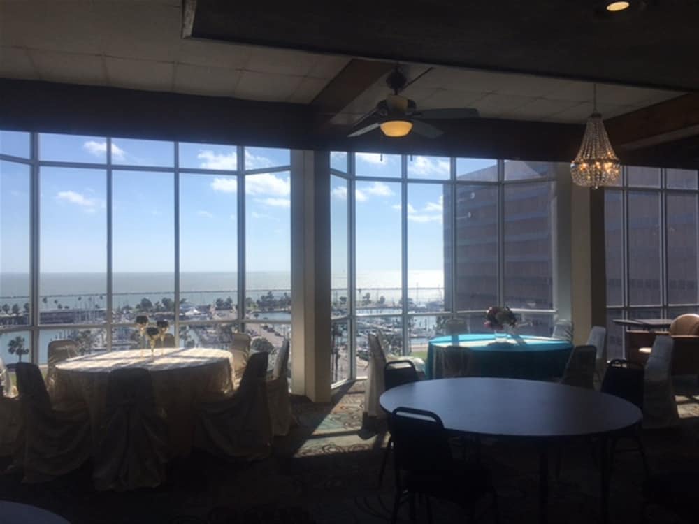 Book Hotel Corpus Christi Bayfront in Corpus Christi