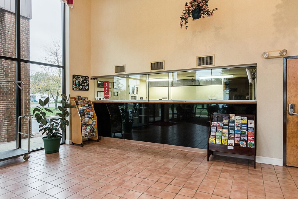 econo lodge andrews afb