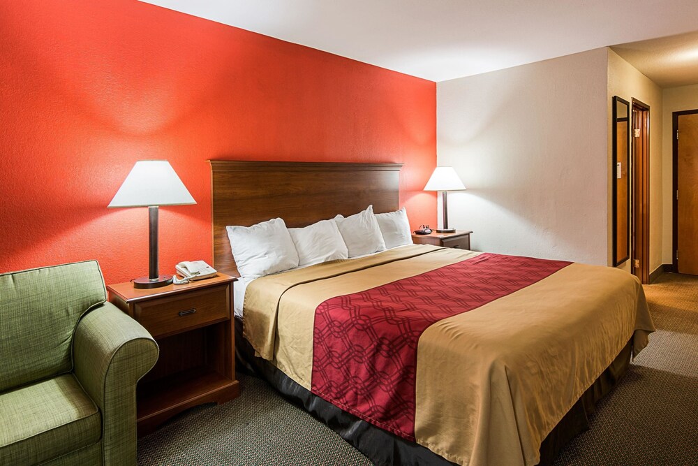 econo lodge andrews afb