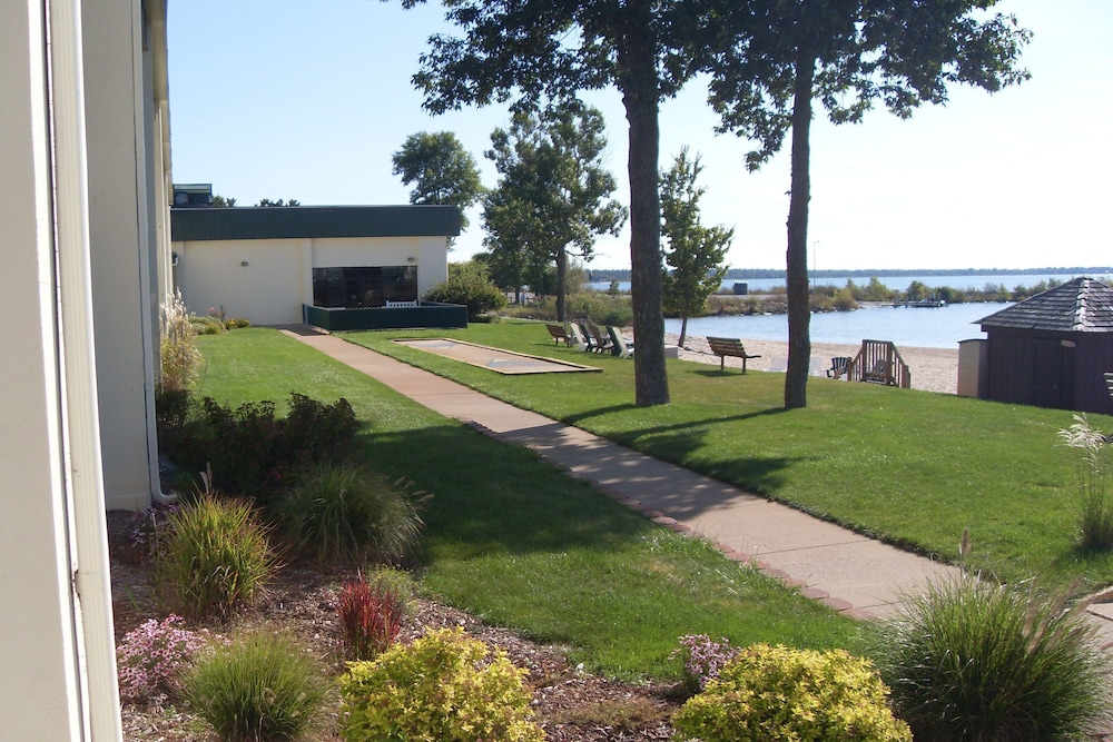 Book Tawas Bay Beach Resort in East Tawas