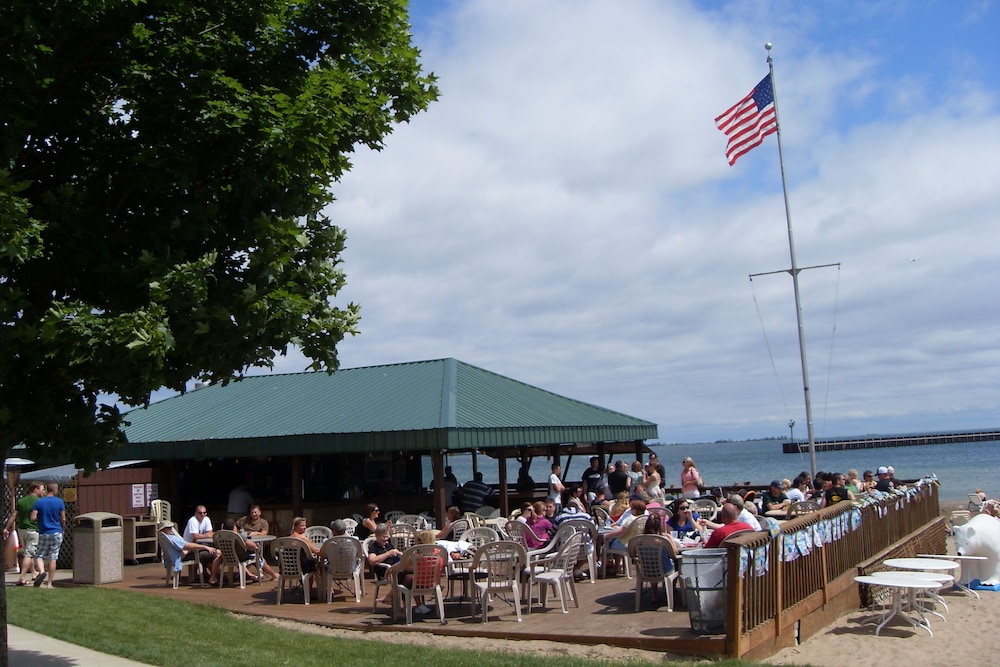 Book Tawas Bay Beach Resort in East Tawas