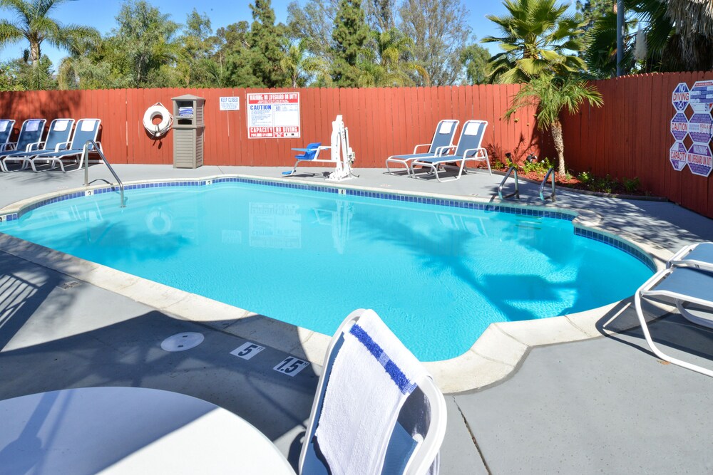 Book Best Western Plus La Mesa San Diego In Hotels Com Best Western Plus La Mesa San Diego Pool