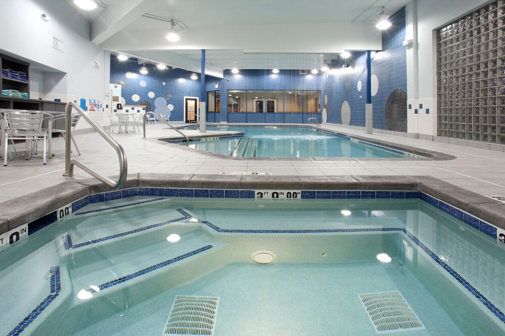Book Holiday Inn Rock Springs In Hotels Holiday Inn Rock Springs Pool