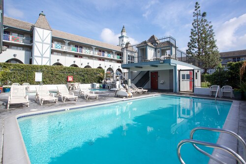 アナハイム ディズニーランドのホテル 宿泊予約 格安ホテル予約 最安値検索 ディズニーランドのおすすめ宿泊情報 ホテルズドットコム