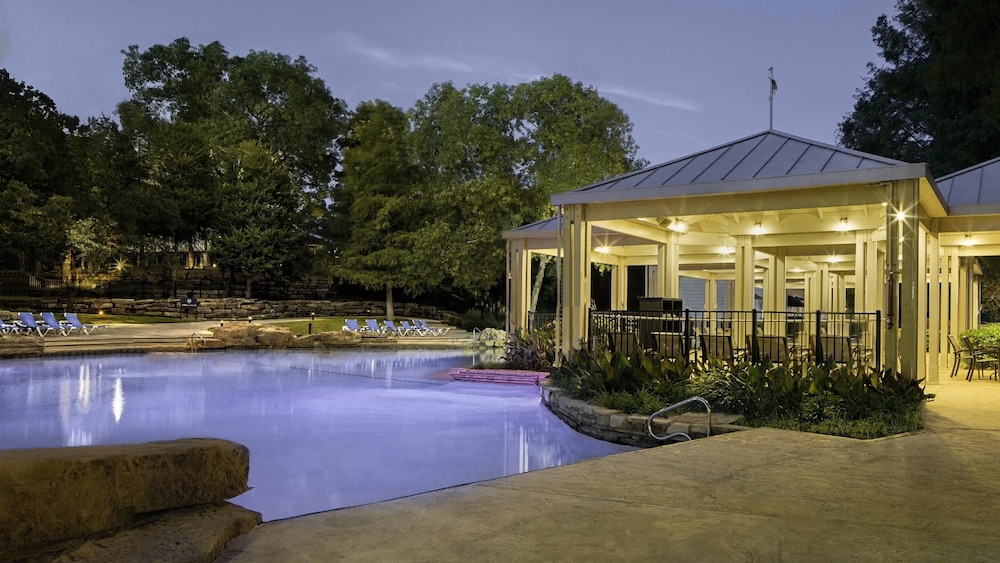 Book Sheraton Arlington Hotel in Arlington