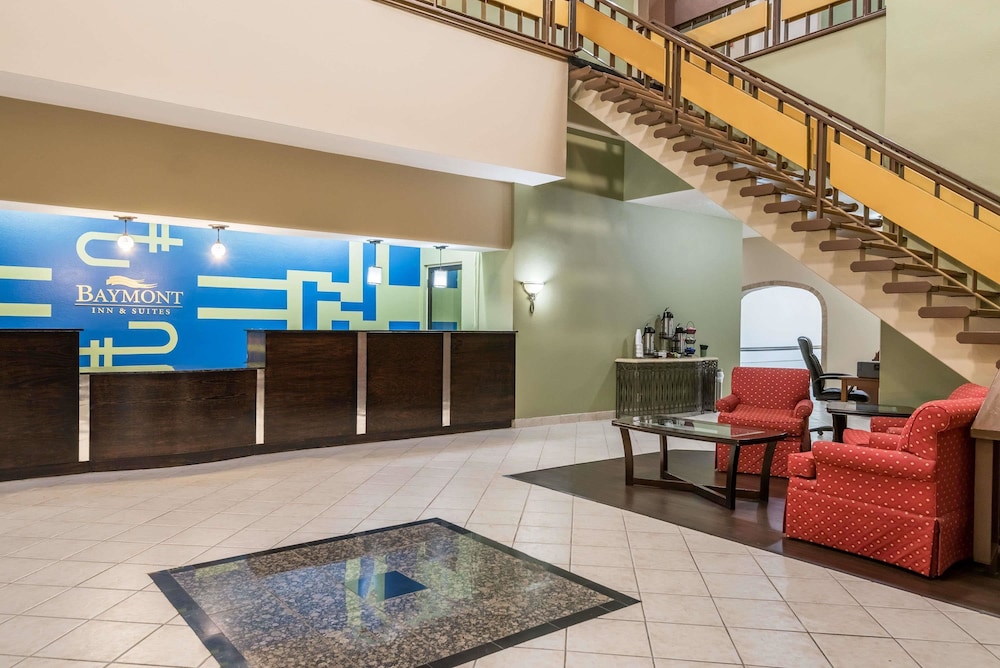 Book Baymont By Wyndham Kokomo In Hotels Lobby