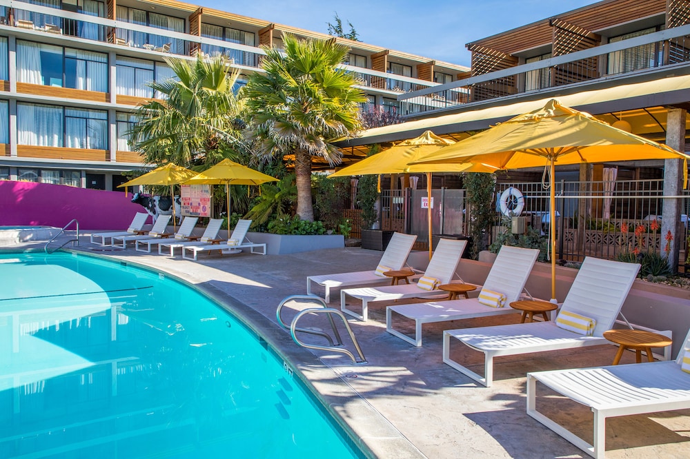 Book Carmel Mission Inn & Fuse Lounge Café in Carmel