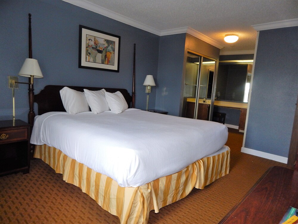 Book Richmond Suites In Lake Charles Hotels Richmond Suites Lake Charles