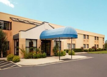 15 Closest Hotels To Twin River In Lincoln