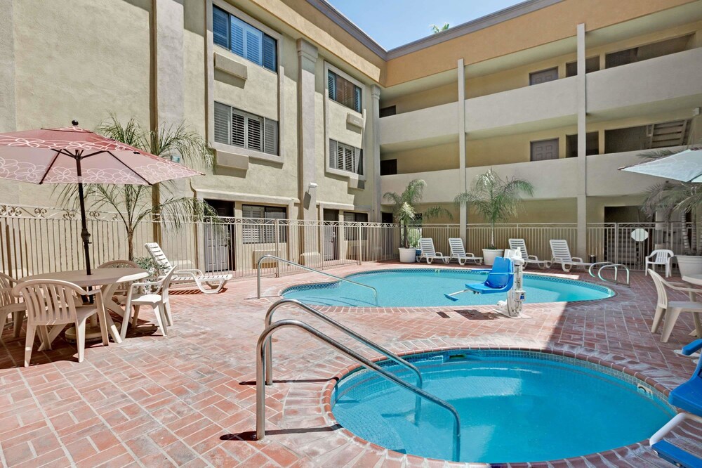 Book Days Inn By Wyndham West Covina In Hotels Days Inn By Wyndham West Covina Pool
