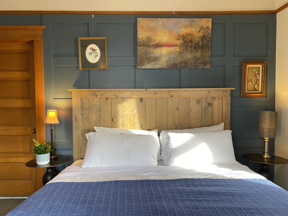 hotel vendome pillows