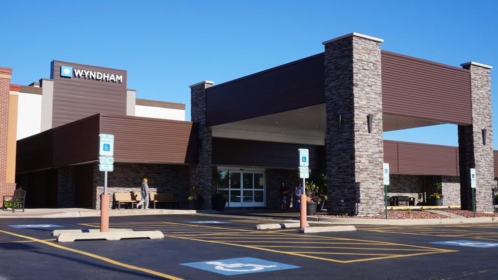 Book Wyndham Chicago O Hare In Des Plaines Hotels Wyndham Chicago O Hare Des Plaines