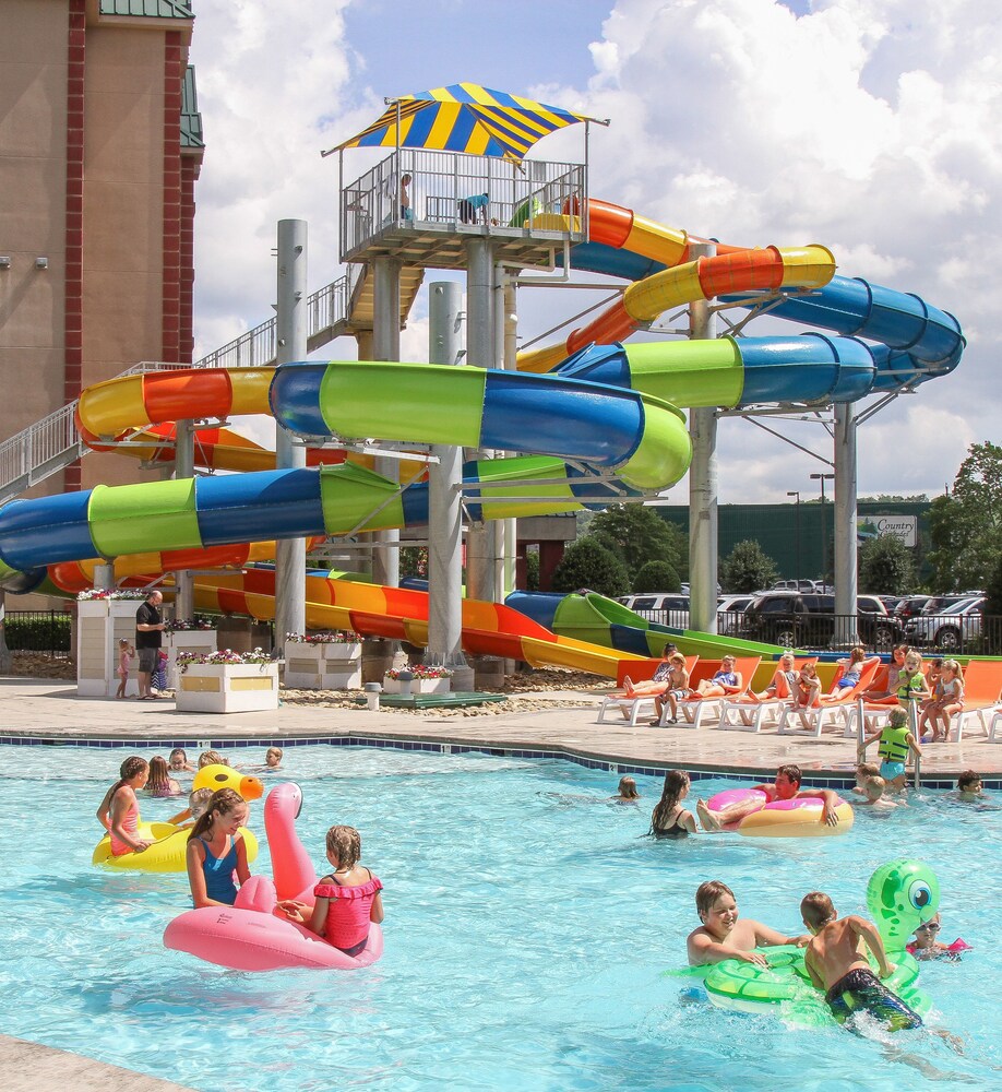 Book Country Cascades Waterpark Resort in Pigeon