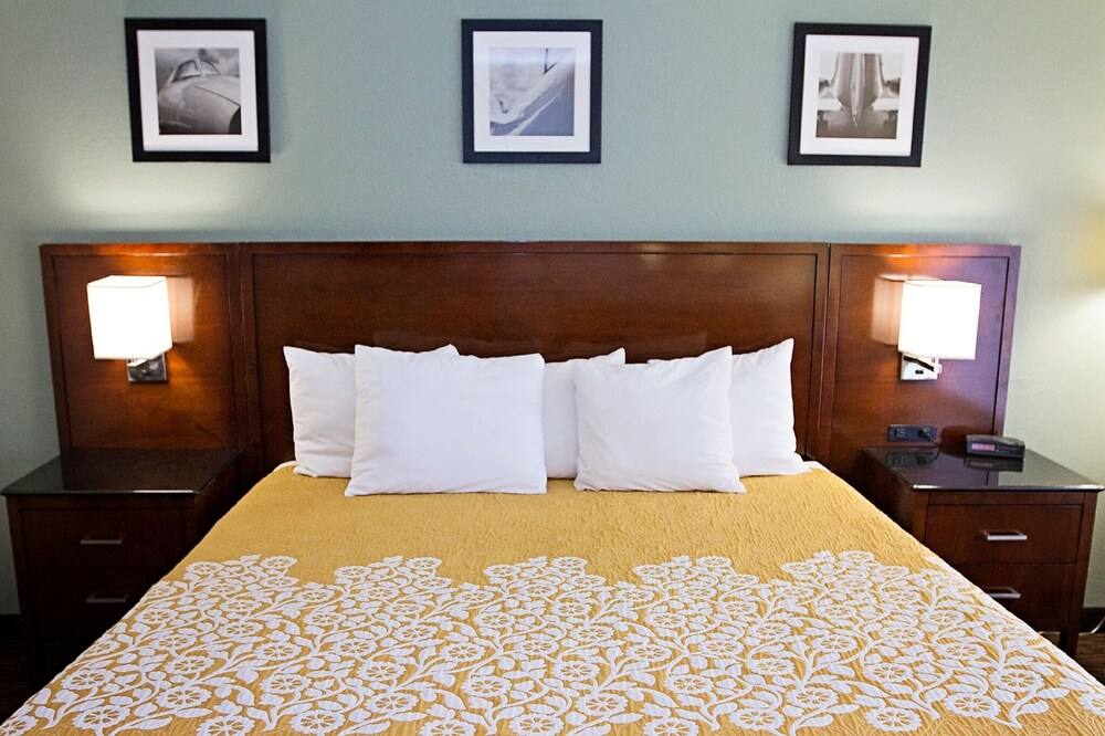 Book Days Inn Greenville In Hotels Com Days Inn Greenville