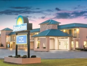 Book Days Inn West Point Ms In Hotels Days Inn West Point Ms Hotel Front Evening Night