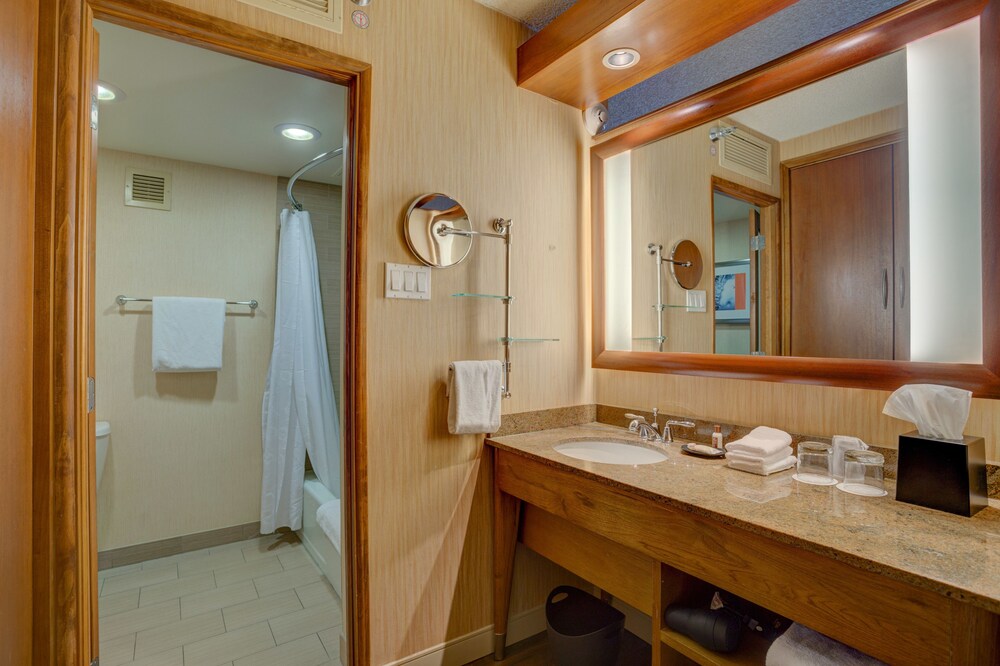 Book Sheraton Albuquerque Airport Hotel In Hotels Sheraton Albuquerque Airport Hotel Traditional Room 2 Queen Beds Bathroom