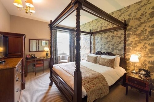 The Crown Manor House Hotel Lyndhurst United Kingdom Lyndhurst Hotel Discounts Hotels Com