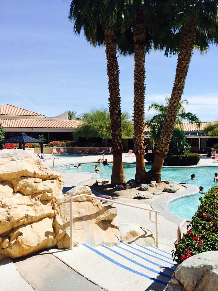 Book Miracle Springs Resort & Spa in Desert Hot Springs
