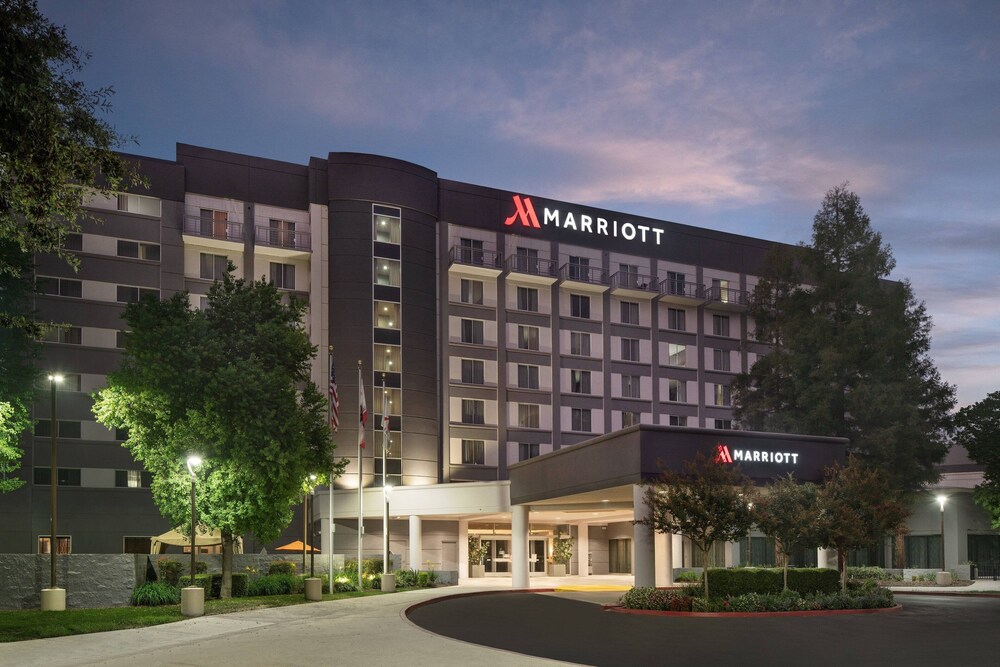 marriott hotels in tulare california