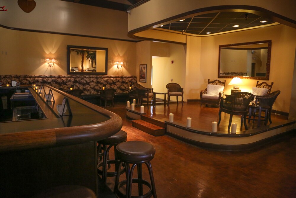 Book Airtel Plaza Hotel in Van Nuys