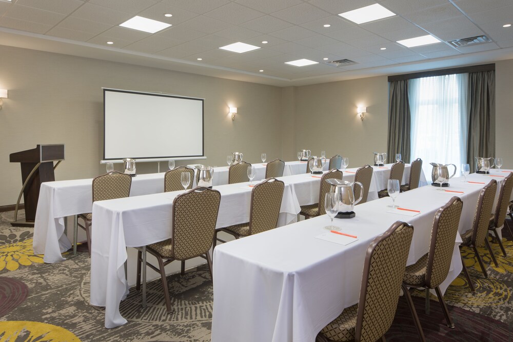 Book Crowne Plaza Chicago Sw Burr Ridge In Hotels Crowne Plaza Chicago Sw Burr Ridge Meeting Facility