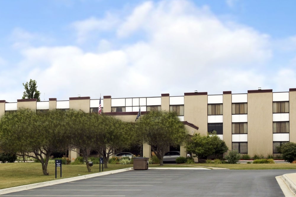 Book Ramada Lansing Hotel And Conference Center In Ramada Lansing Hotel And Conference Center