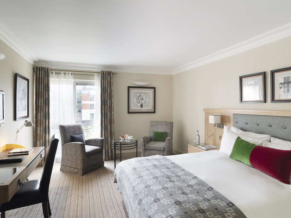 The Runnymede On Thames Egham Info Photos Reviews Book At The Runnymede On Thames Egham