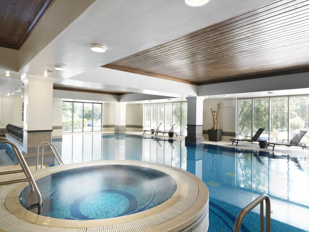 The Runnymede On Thames Egham Info Photos Reviews Book At The Runnymede On Thames Egham Indoor Spa Tub